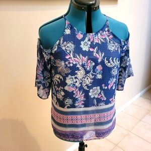This is a danielrainn top. Petite Medium. With a whimsical floral pattern.
